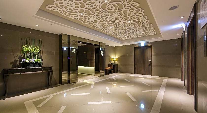 Green World Taipei Station