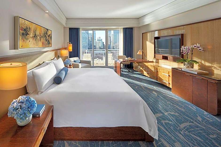 Photo 1 of 4 of Deluxe 1 King Bed, Skyline View