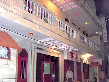 Hotel Raj Bed & Breakfast