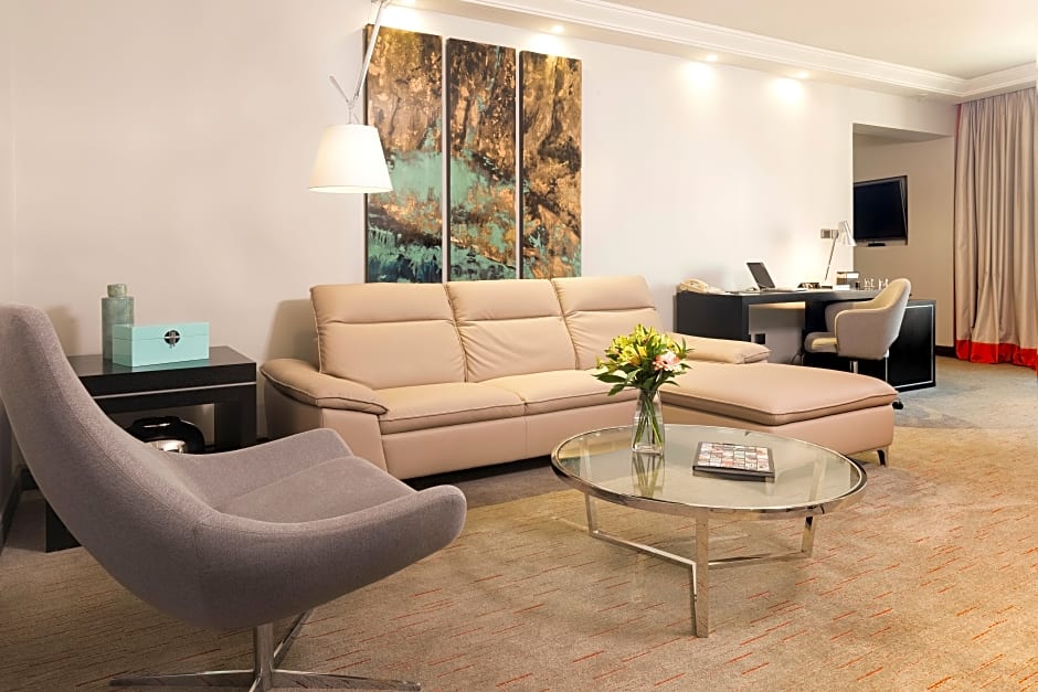 Photo 1 of 15 of Executive Suite