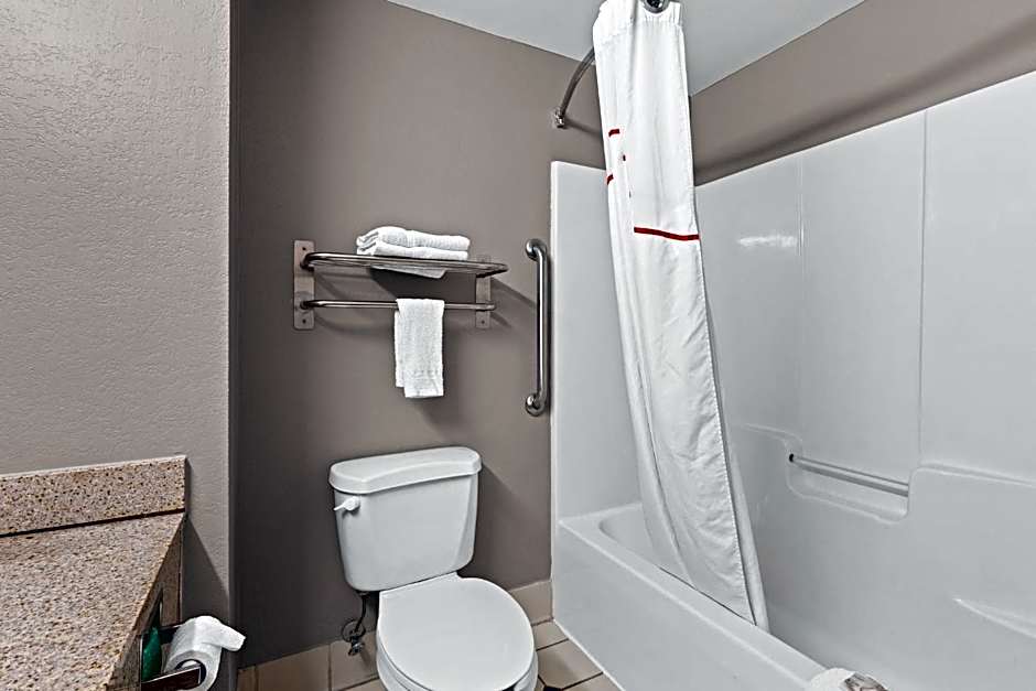 Red Roof Inn & Suites Newnan