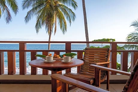 Beachfront Room 1 King Bed