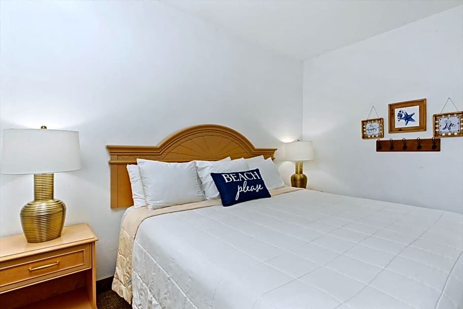 Beach House Inn & Suites