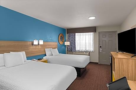 Queen Room with Two Queen Beds - Non-Smoking