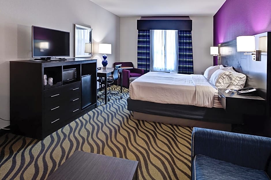 Holiday Inn Express Hutchinson By IHG