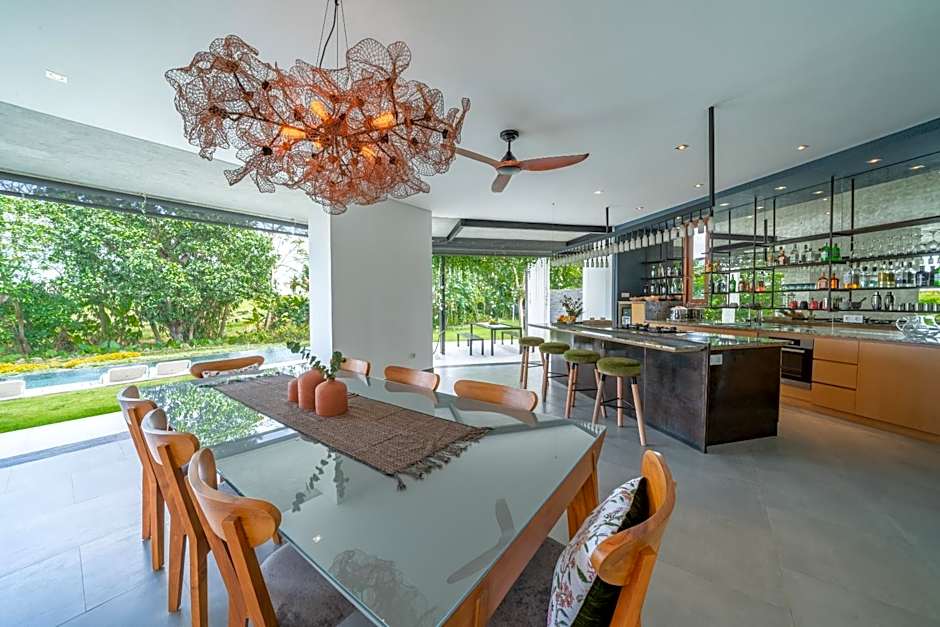 La Maison d'Ulysse - Luxury 4BR Villa Surrounded by Rice Paddies