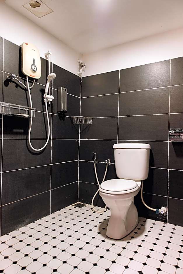 HEEREN BY THE RIVER HOTEL