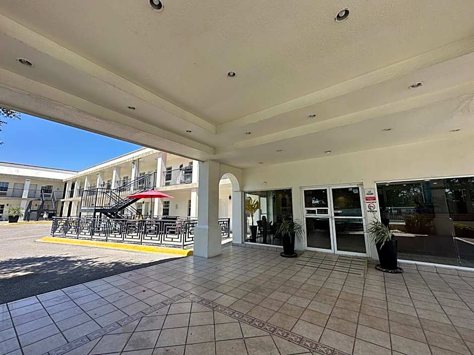 Hotel Quinta San Carlos Inn