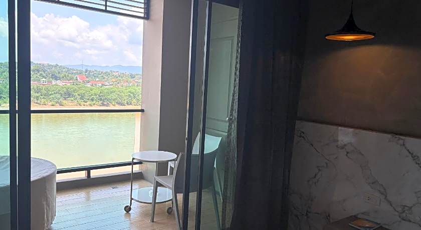 Chiangkhong Teak Garden Riverfront Hotel