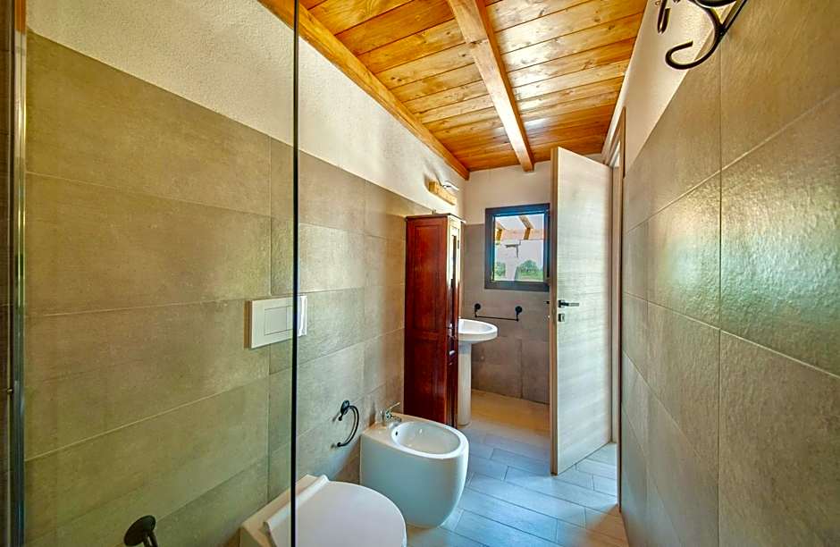 Lofts with private outdoor area and swimming-pool in Badesi