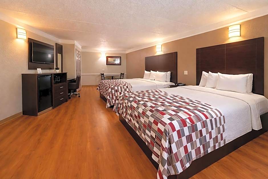 Red Roof Inn & Suites Houston - Hobby Airport
