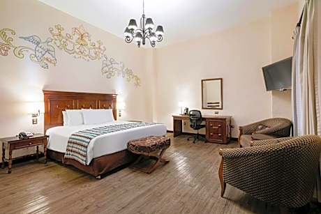 Deluxe Colonial Room