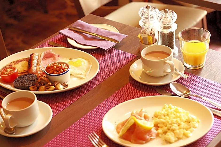 MacDonald Hotel & Cabins