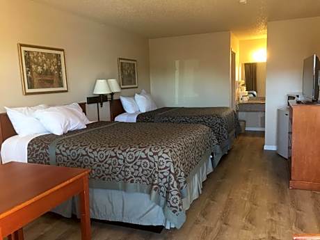 NQQ1 Queen Room with Two Queen Beds - Non-Smoking