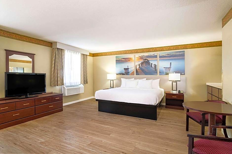 Days Inn by Wyndham Mountain Home