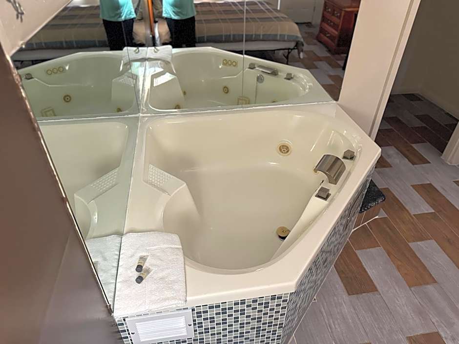 Country Club Inn & Suites