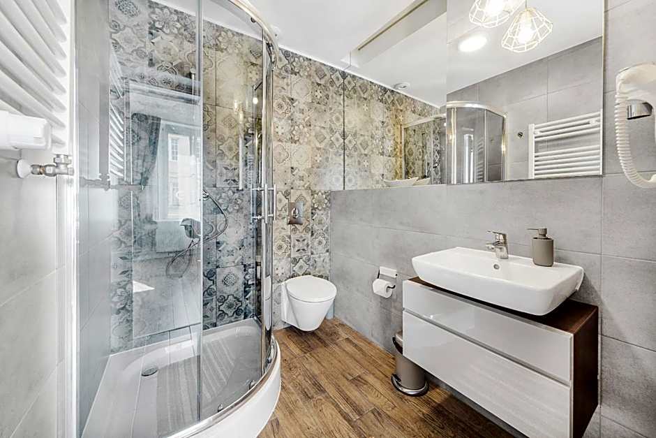 Six Suites, Old Town