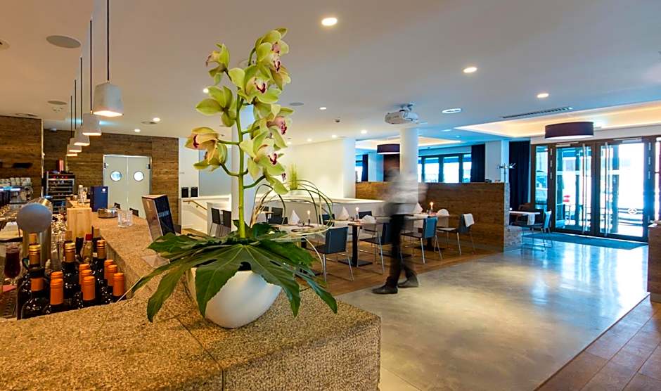 VI VADI HOTEL BAYER 89