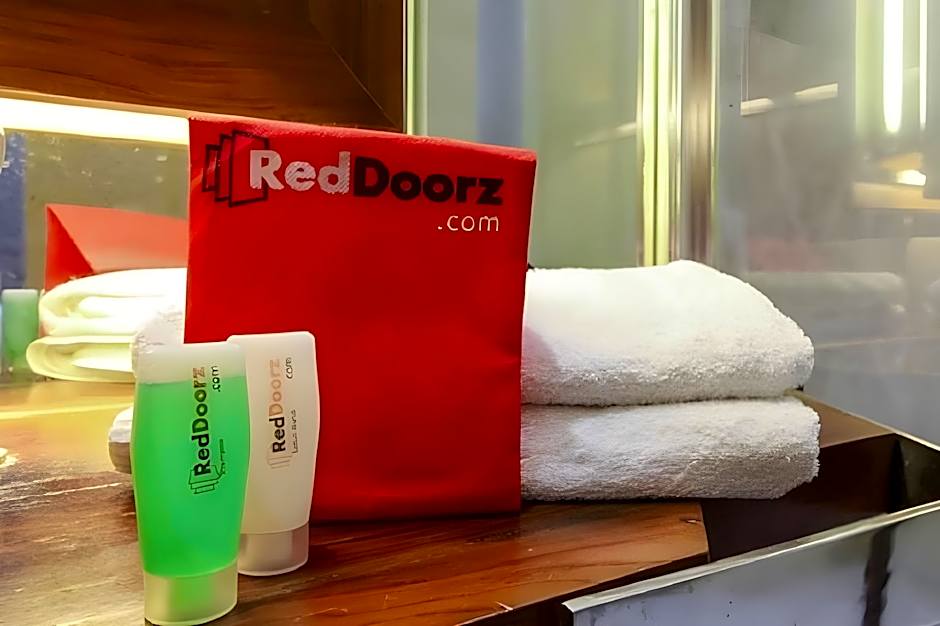RedDoorz Plus near DC Mall Batam