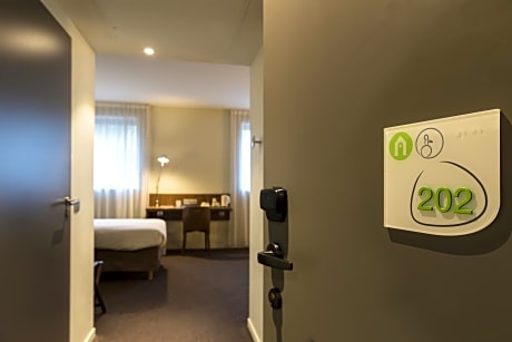 1 Double Bed 1 Single Bed - Room Next Generation