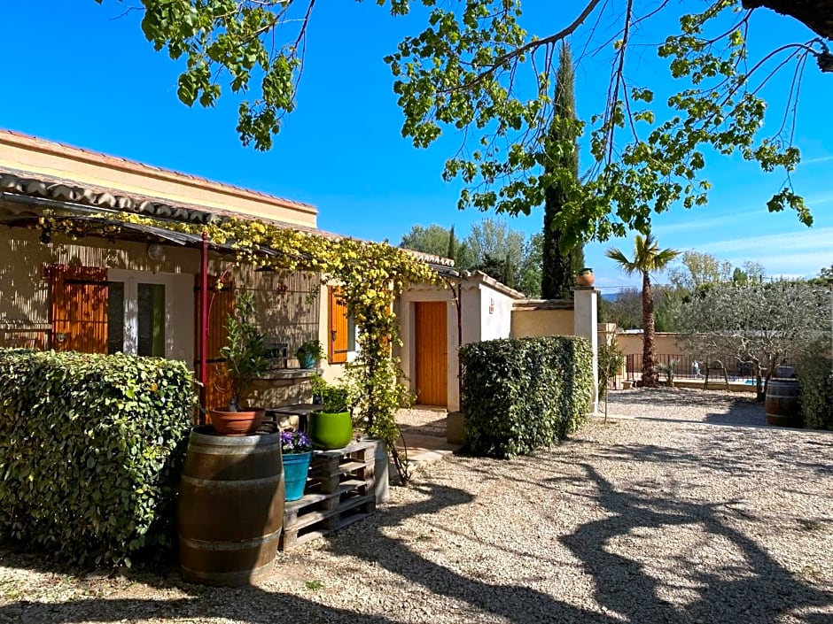Les Ce Lestins - Studios Inde Pendants – Carpentras, UT