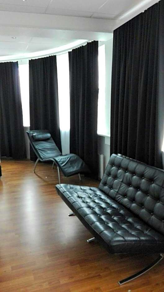 101 Guesthouse Hotel