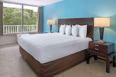 1 King Bed Non-Smoking