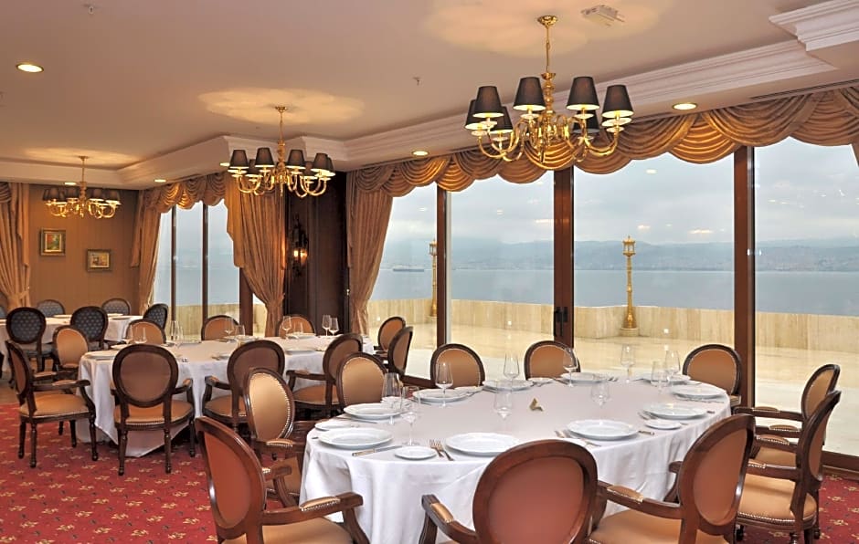 Wellborn Luxury Hotel