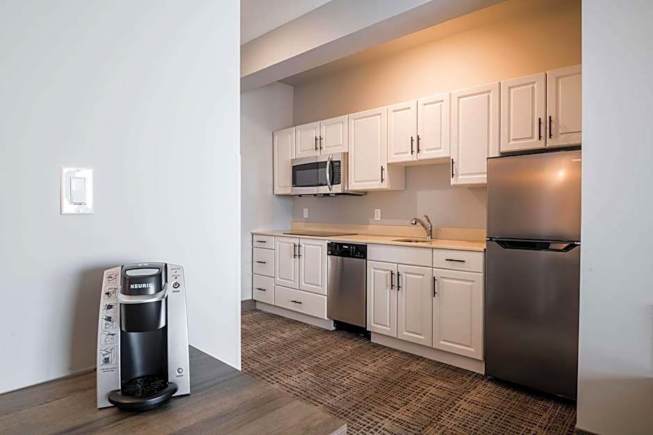 Amsterdam Inn & Suites, an Ascend Collection Hotel