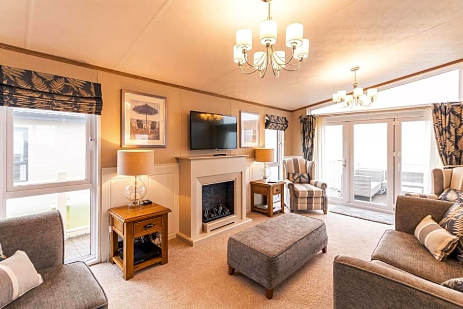 Lakeside Gem with Hot Tub