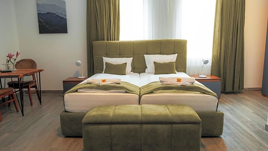 E&B Hotel