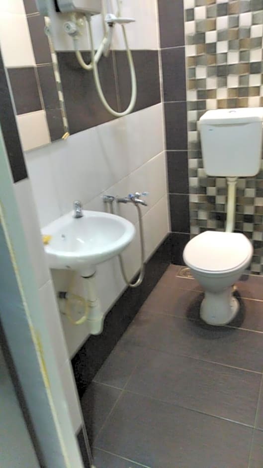 Ghazrins Hotel Dataran Larkin