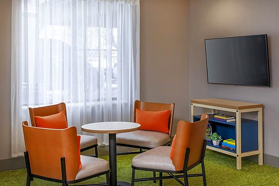 Spark by Hilton Denver International Airport