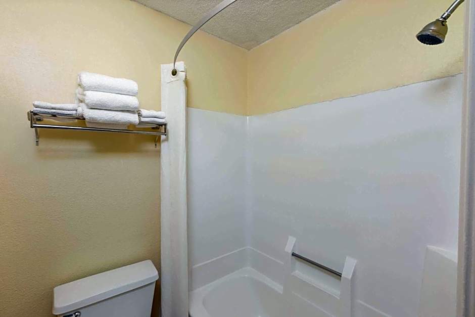 Super 8 by Wyndham Indianapolis-Southport Rd