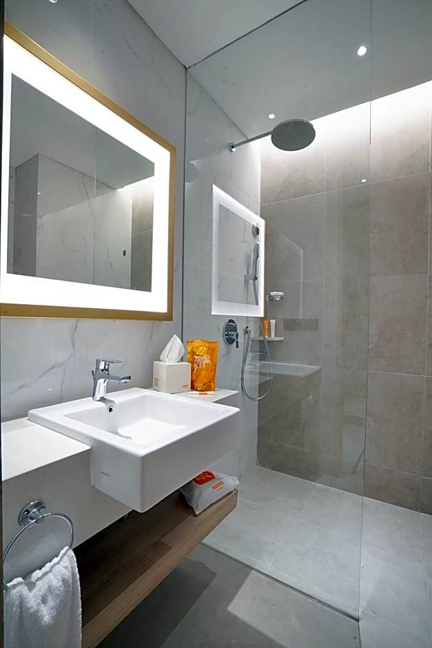 Harris Suites Puri Mansion