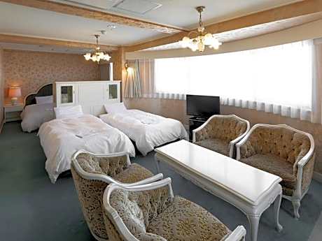 Deluxe Family Room - Non-Smoking