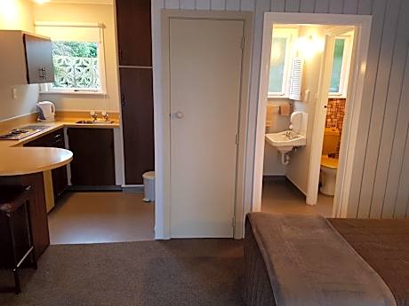 Camberley Court Motel