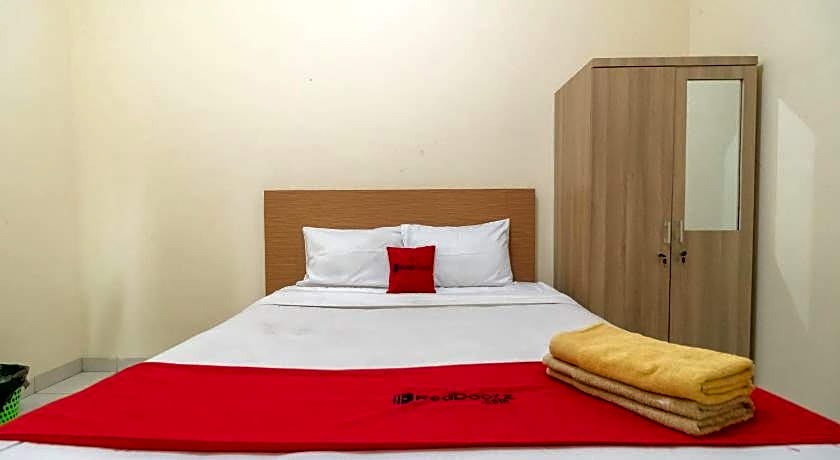 RedDoorz @ Jalan Kolonel Haji Burlian Palembang 2