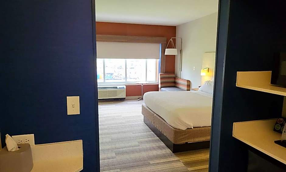 Holiday Inn Express & Suites Toledo South - Perrysburg By IHG