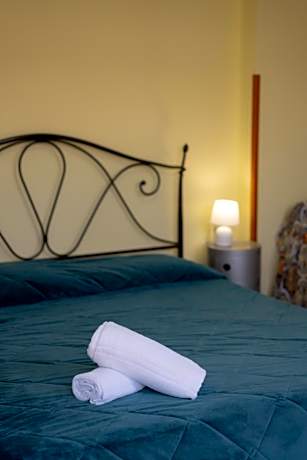 Deluxe Room (2 Adults + 1 Adult)