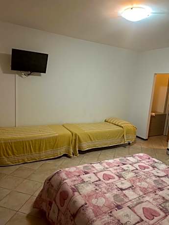 Deluxe Room (2 Adults + 1 Child)