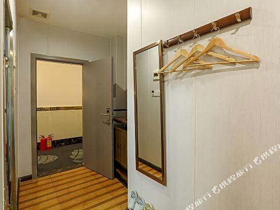 Zhiying Star Travel Collection Hotel (Zhujiang New Town Wuyangyu Subway Station)