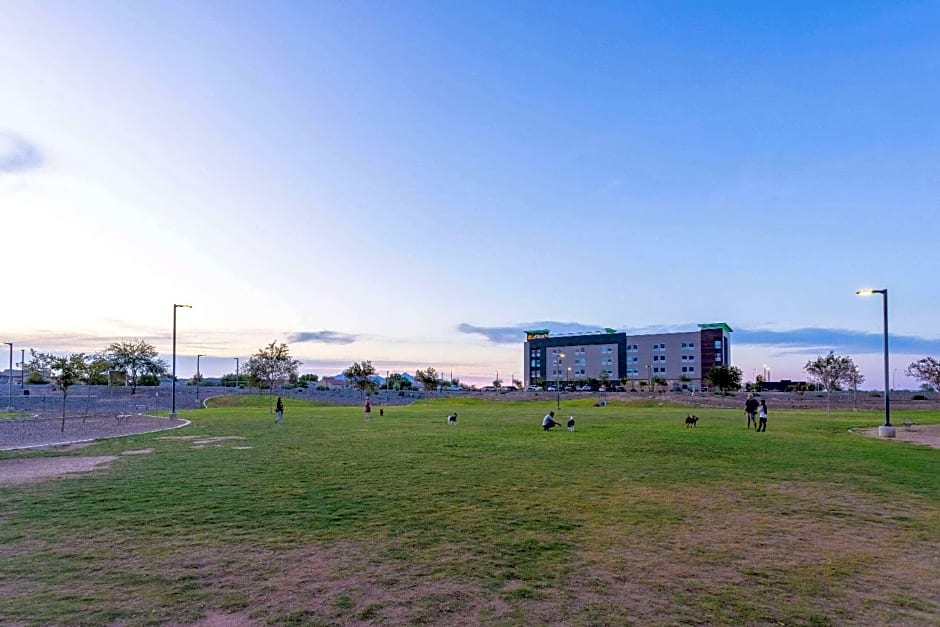La Quinta Inn & Suites by Wyndham Maricopa - Copper Sky
