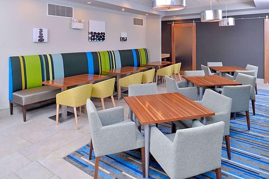 Holiday Inn Express Hotel & Suites St. Louis West-OFallon By IHG