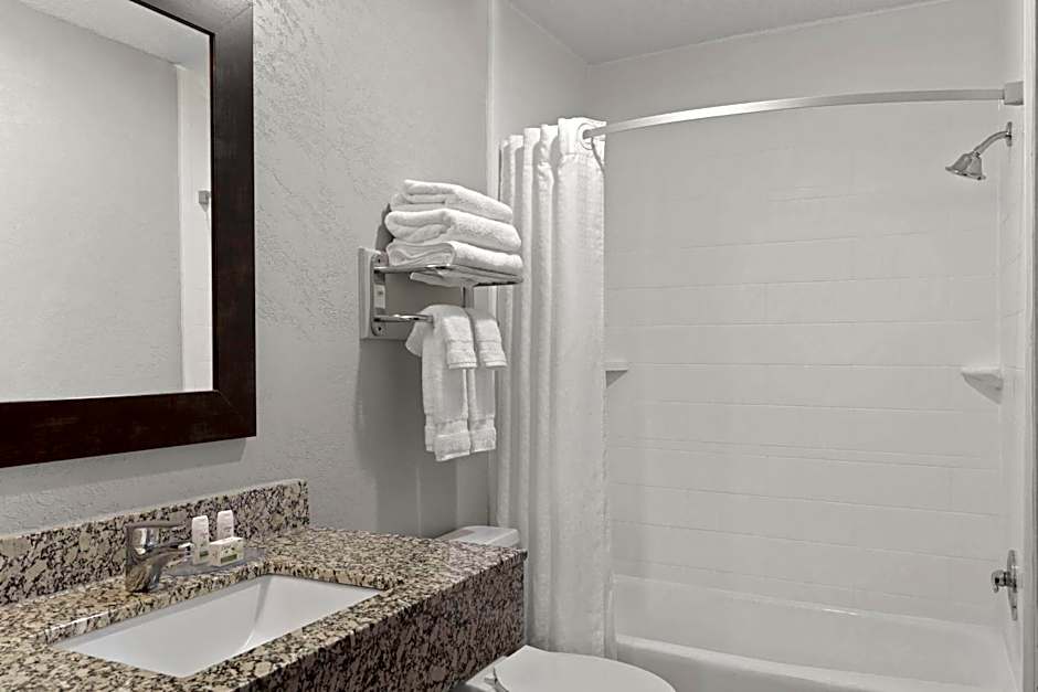 Ramada by Wyndham Cedar Rapids South