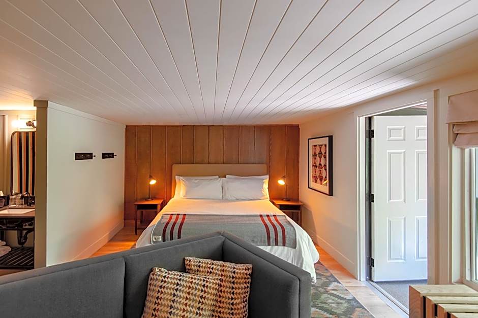 Historic Rocky Waters Inn, A Small Luxury Hotel