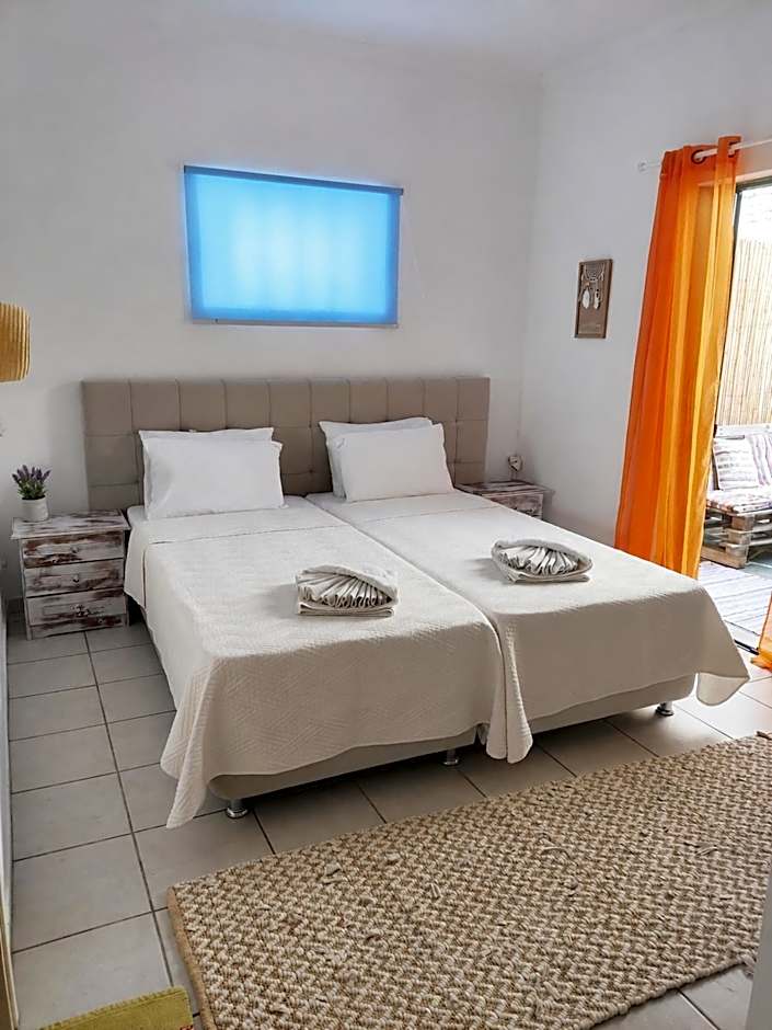 Votsalon Beach House - 30 meters from Alykes Beach