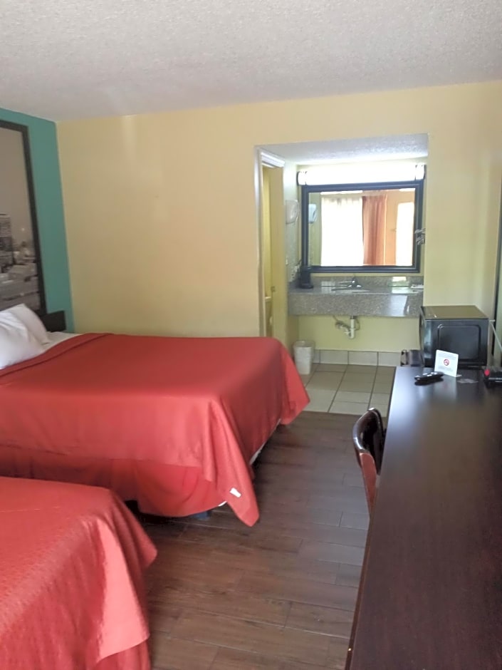 Super 8 by Wyndham Tulsa