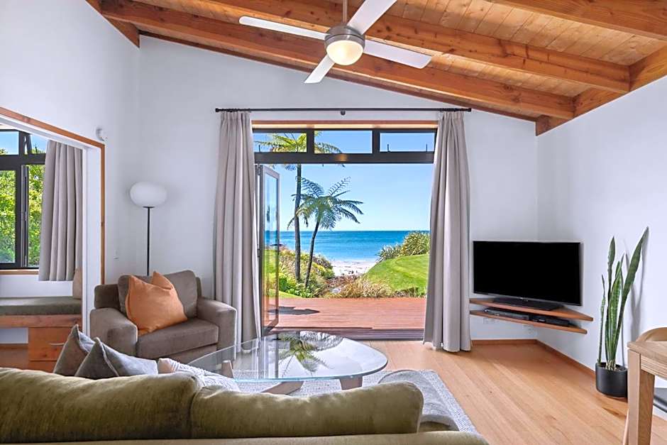 Adrift In Golden Bay- Absolute Beachfront Villas