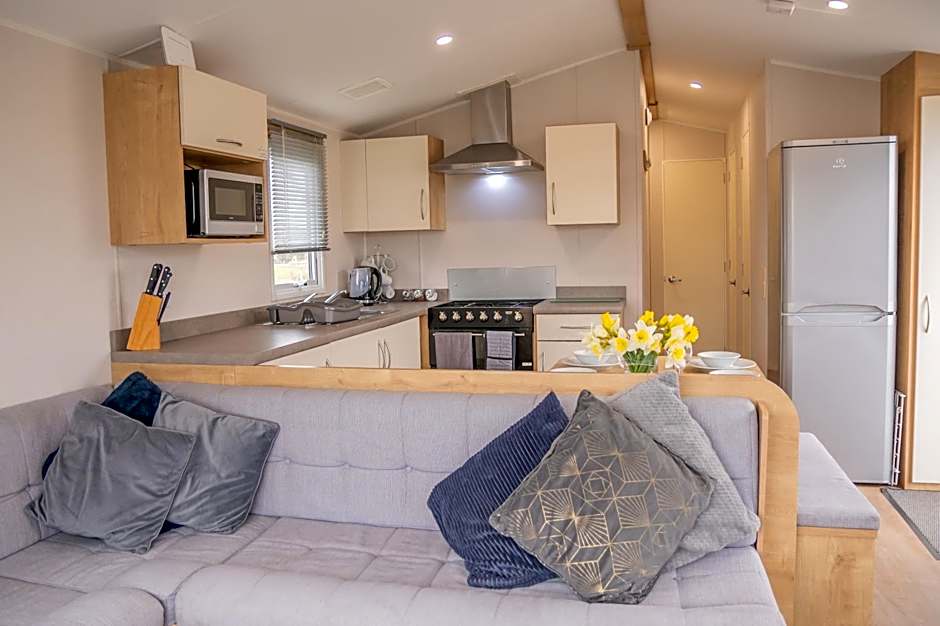 64 lancaster The lazy willow 3 bedroom hot tub caravan tattershall lakes
